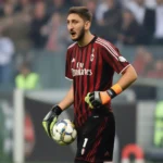 Gianluigi Donnarumma, thủ môn của AC Milan, được cho là mục tiêu của Chelsea