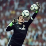 Iker Casillas bay người cản phá