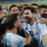 Lionel Messi cùng đồng đội Argentina