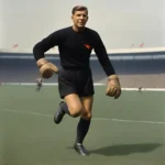 Lev Yashin, "Bóng Ma Đen", một trong những thủ môn vĩ đại nhất lịch sử bóng đá