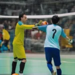 Thủ môn Futsal ném bóng