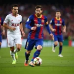 Lionel Messi đi bóng qua các cầu thủ đối phương