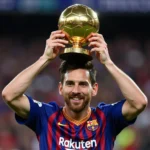 Lionel Messi nâng cao Quả bóng Vàng lần thứ 7, khẳng định vị thế huyền thoại của anh ta.