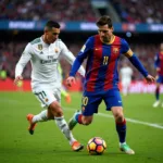 Hình nền Ronaldo Messi đối đầu kinh điển trên sân cỏ